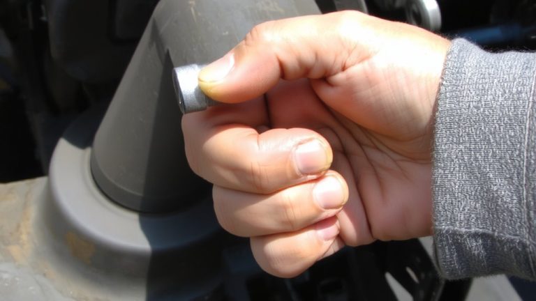 hydraulic lever thumb relief