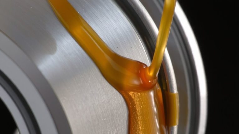 locking nipple threads fluid