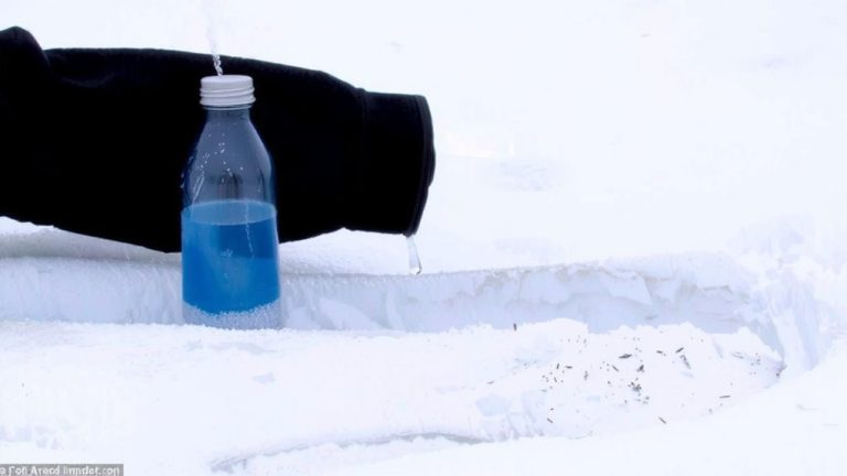 neoprene sleeves insulate bottles in freezing conditions