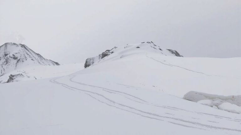 recognize avalanche warning signs