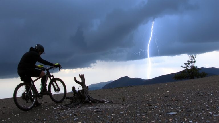 seek shelter immediately outdoors